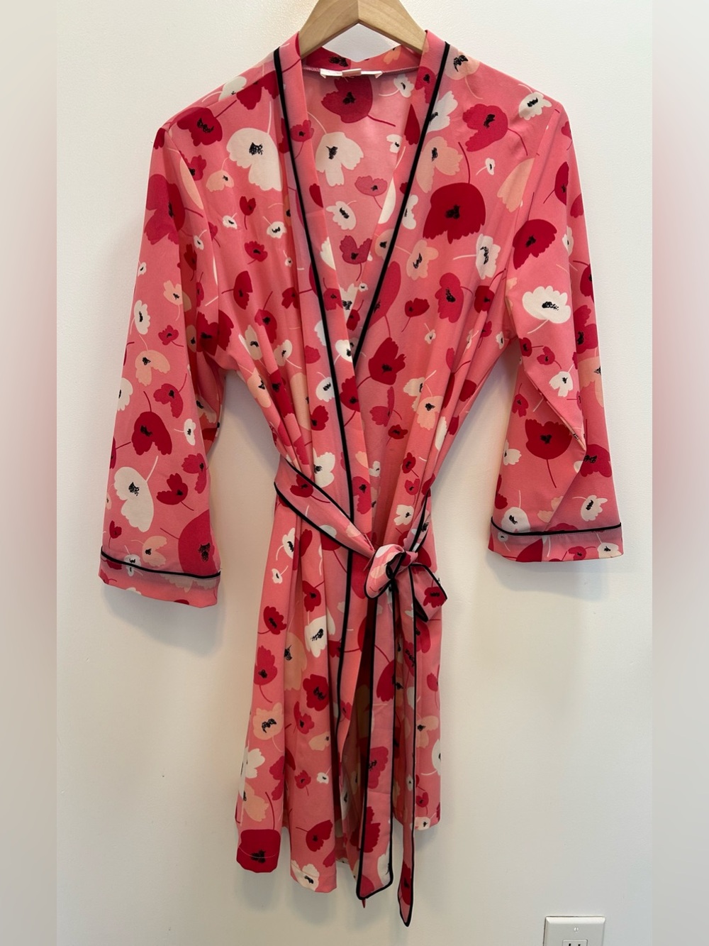 Oscar de la Renta Pink Floral Wrap Robe with Black Piping women’s size Medium